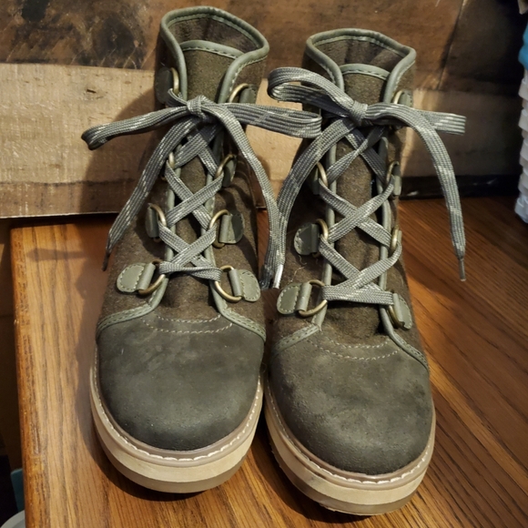 Women's Lorelle Wedge Olive Green Hiker Boots Shoes - Merona Size 11 - Picture 3 of 13